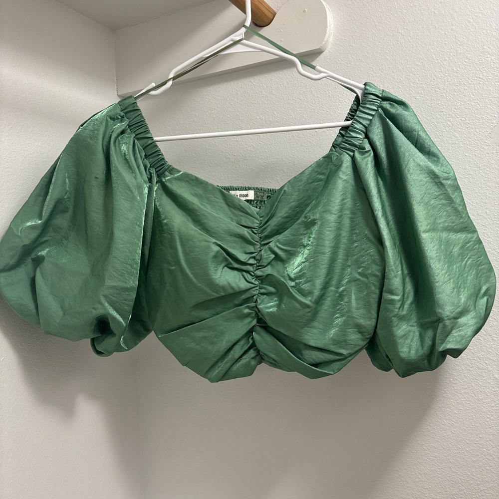 Green puff sleeve crop top!!
